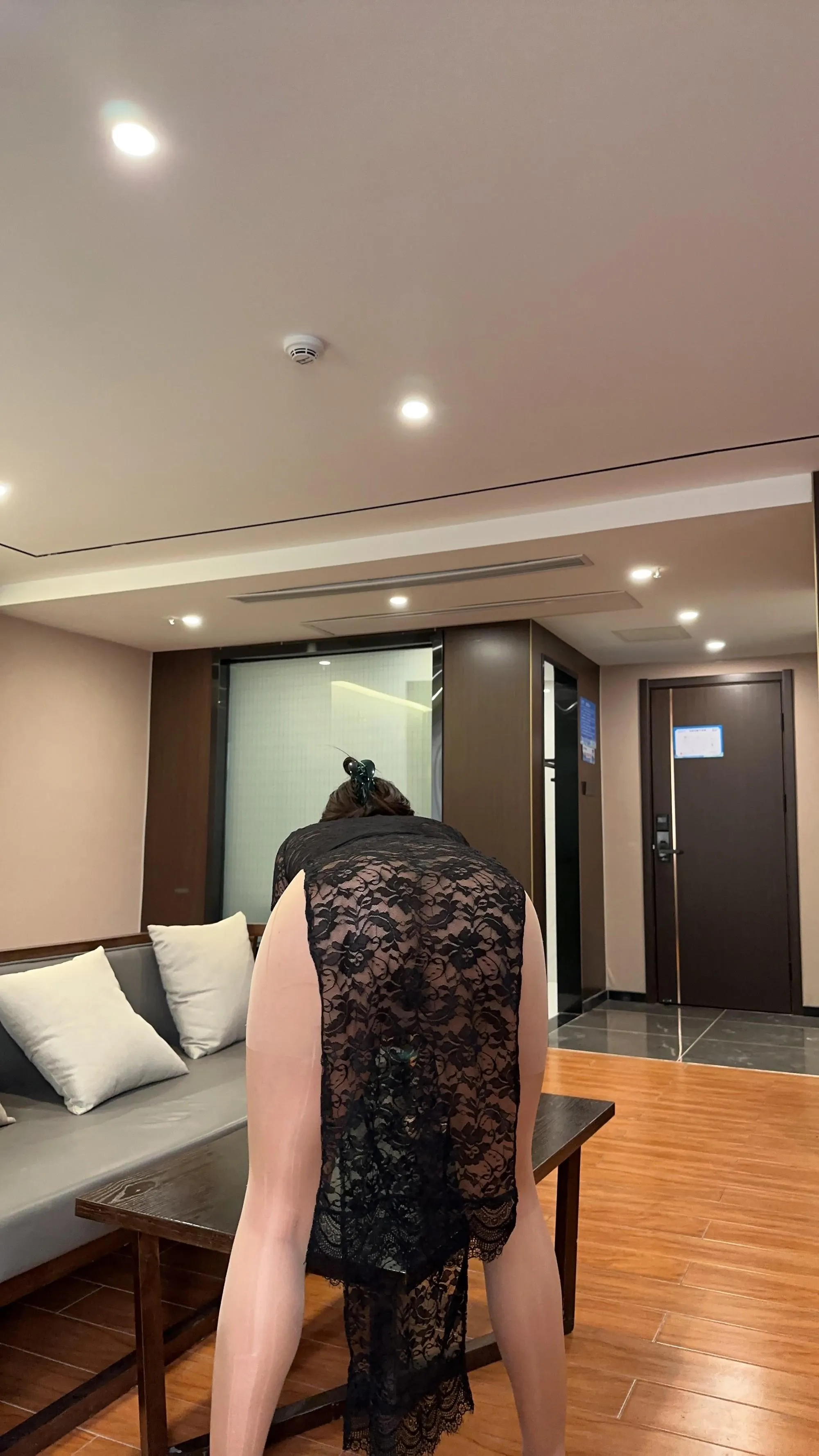 NO.017 奶宝妹纸 – 微密圈系列  蕾丝长裙撕袜 [67P]插图